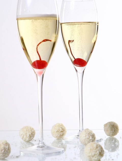 two-glasses-with-champagne