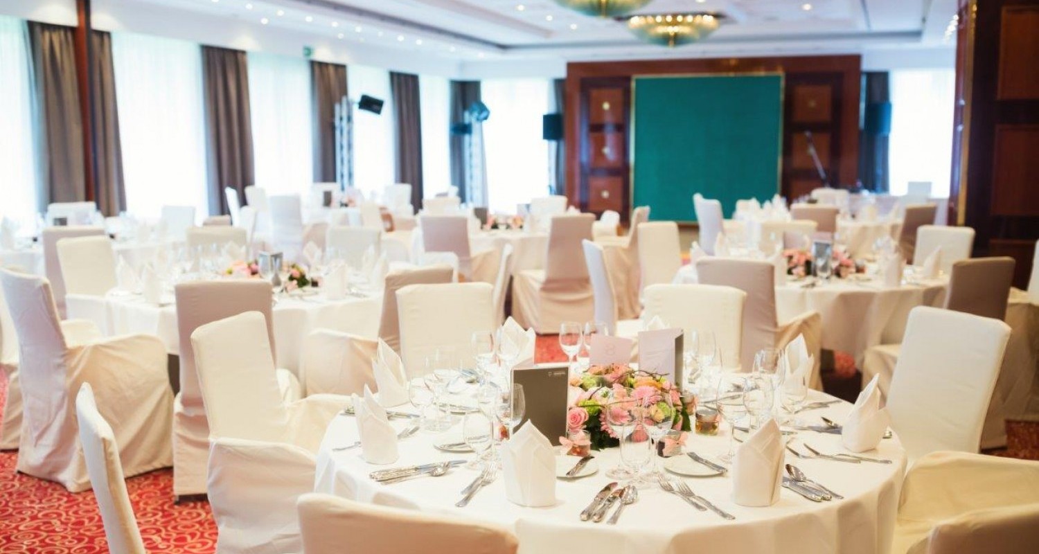 salon-12-runde-bestuhlung-3