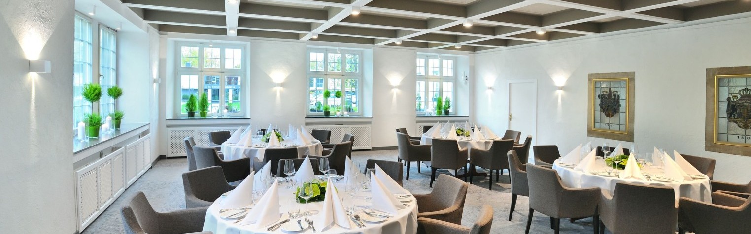 Wappenzimmer runde Tische