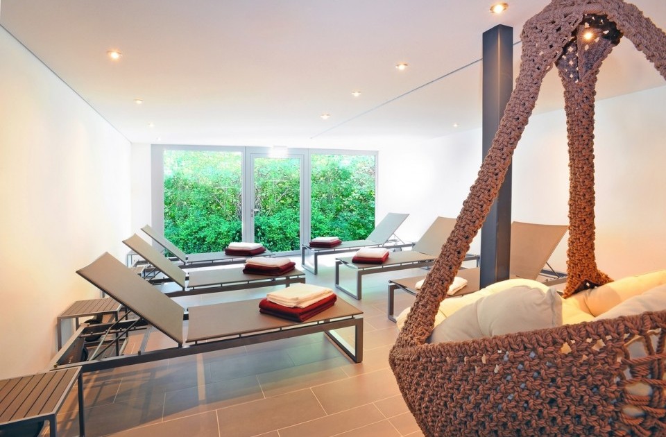 Schlosshotel Monrepos Ruheraum mit Sicht nach draußen